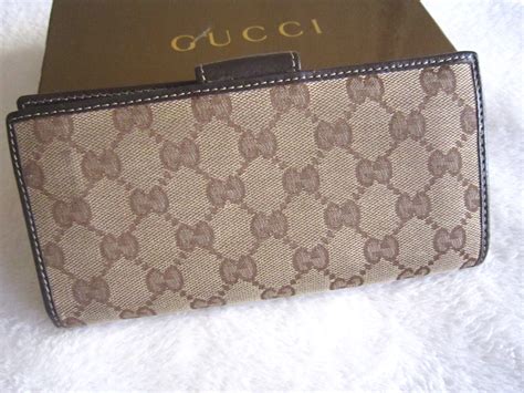 gucci wallet stitches longer